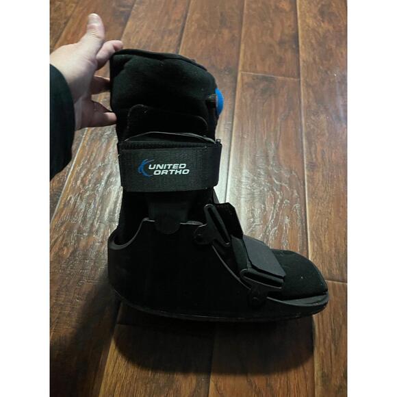 Boot - Picture 2 of 4